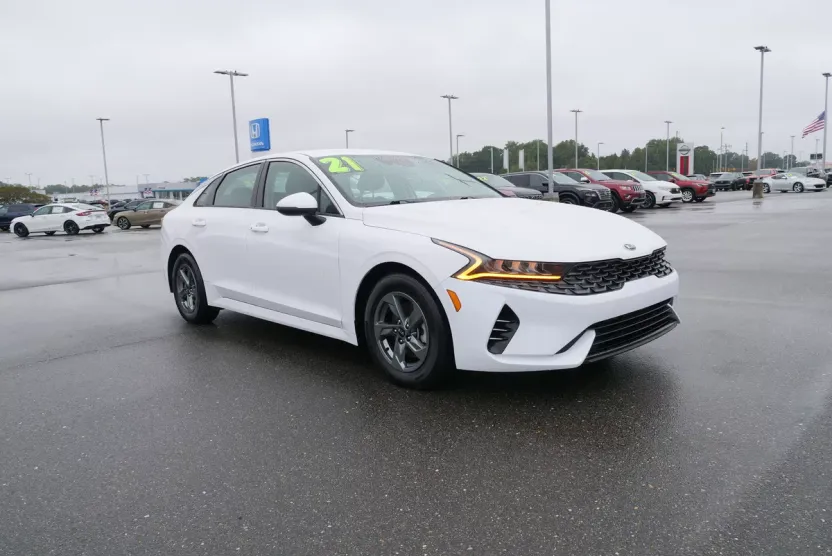 2021 Kia K5 LXS photo 1