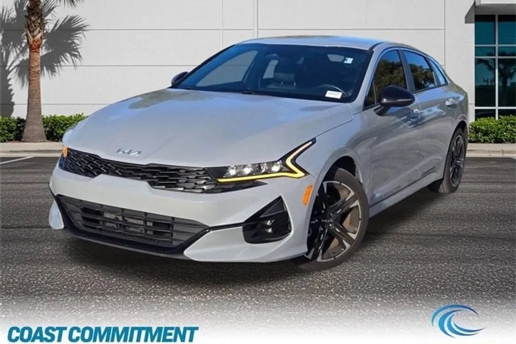 2022 Kia K5 GT-Line photo 1
