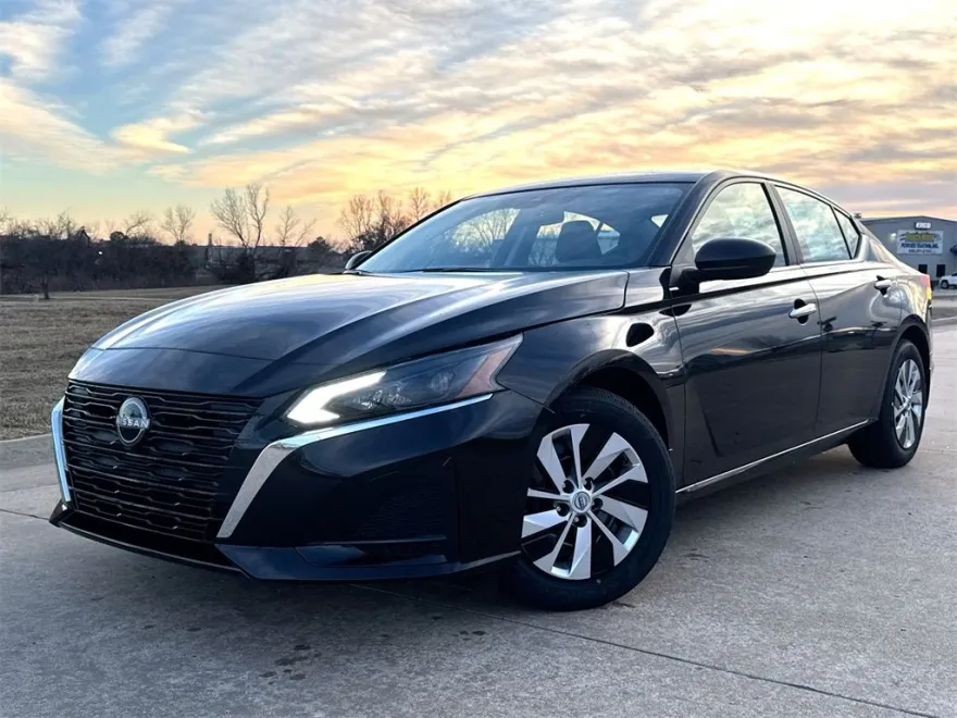 2025 Nissan Altima S photo 1