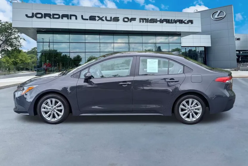 2025 Toyota Corolla LE photo 1