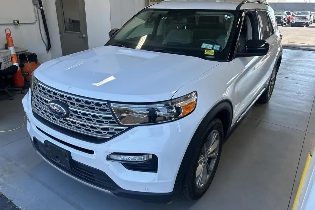 2024 Ford Explorer Limited photo 1