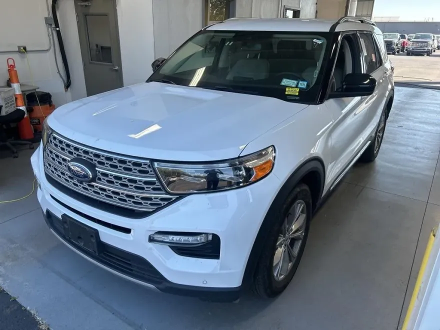 2024 Ford Explorer Limited photo 1