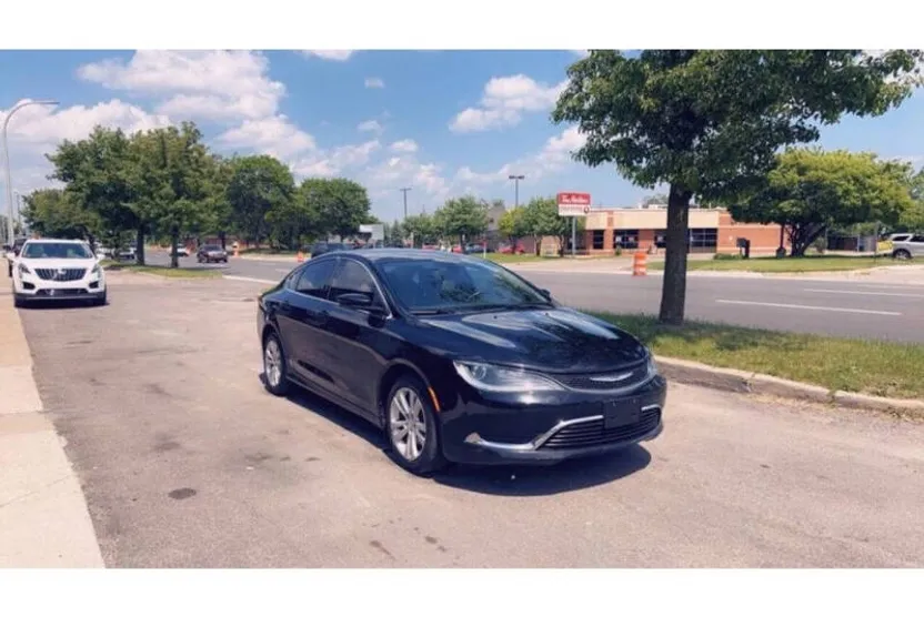 2016 Chrysler 200 Limited photo 1