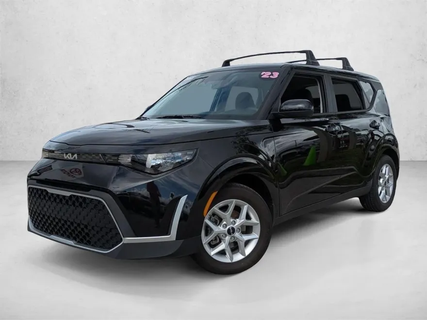 2023 Kia Soul LX photo 1