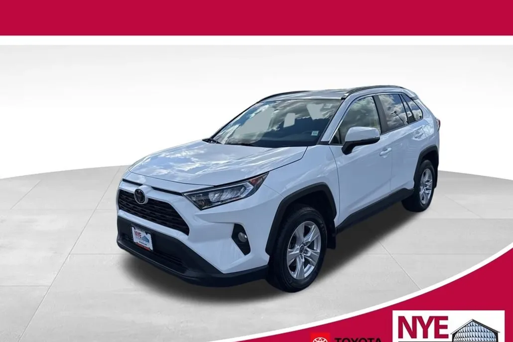 2021 Toyota RAV4 XLE photo 1