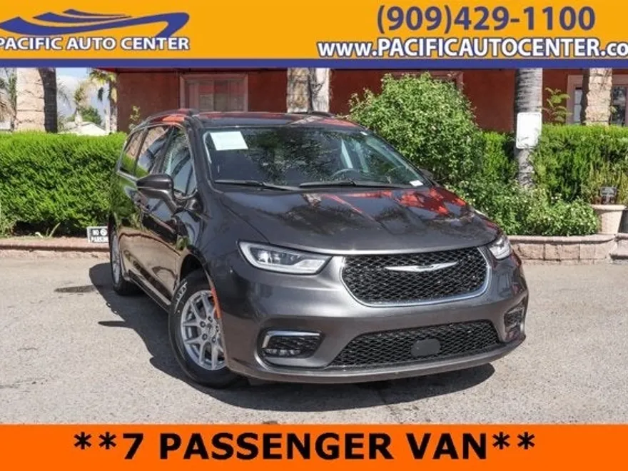 2022 Chrysler Pacifica Touring L photo 1