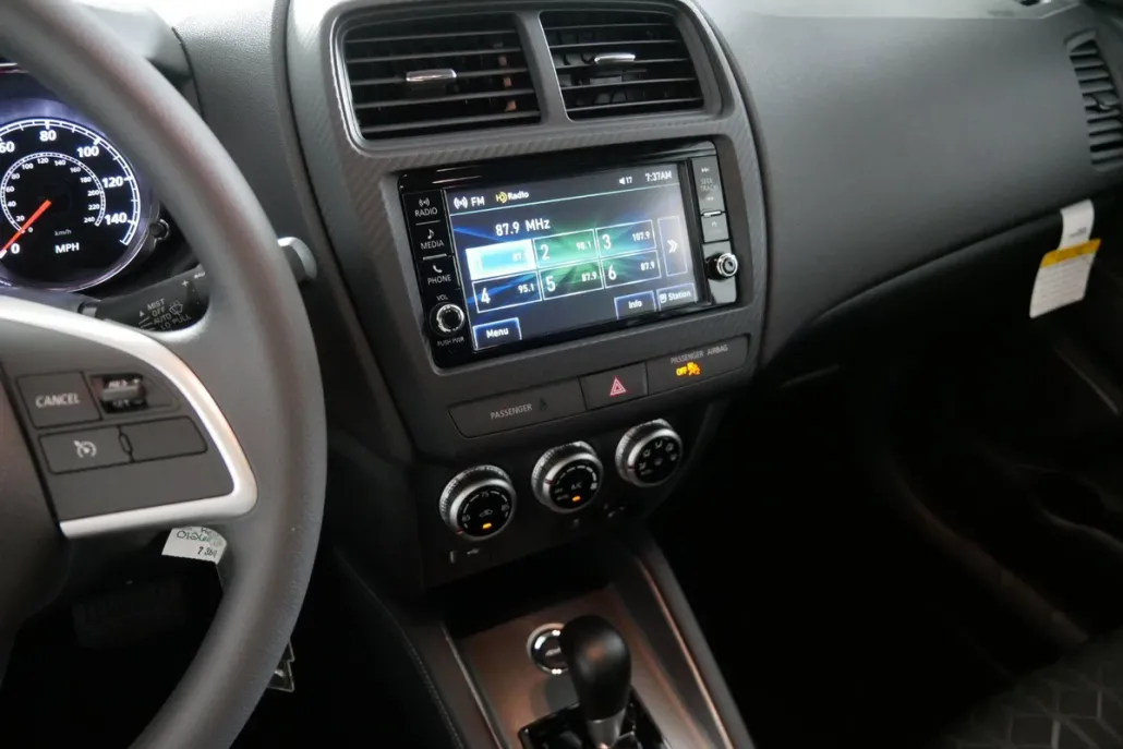 2024 Mitsubishi Outlander Sport ES photo 1