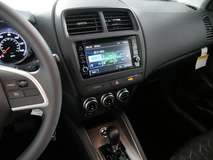 2024 Mitsubishi Outlander Sport ES photo 1