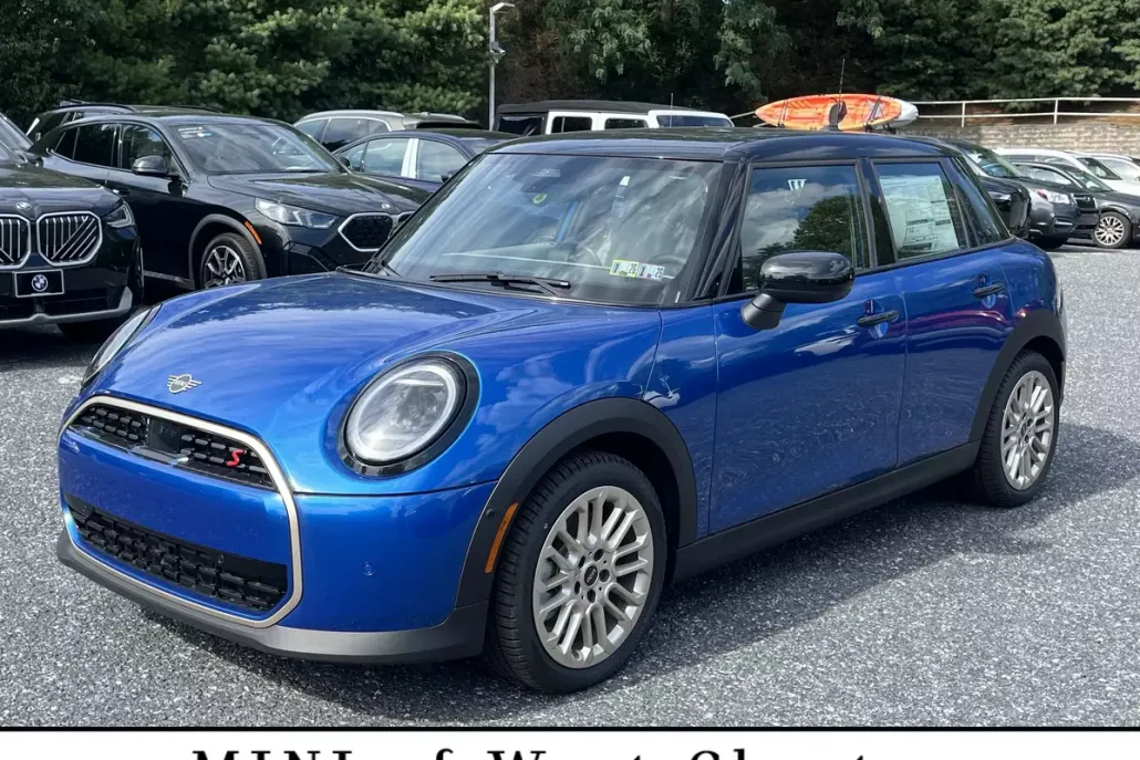 2025 Mini Cooper Hardtop 4 Door Signature photo 1
