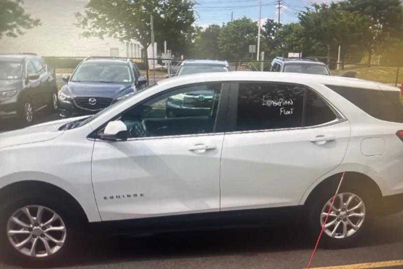 2021 Chevrolet Equinox LT photo 1