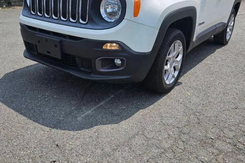 2016 Jeep Renegade Latitude photo 1