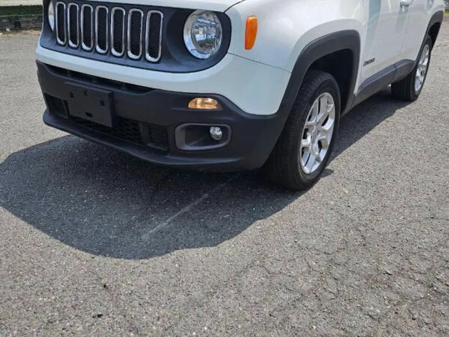 2016 Jeep Renegade Latitude photo 1