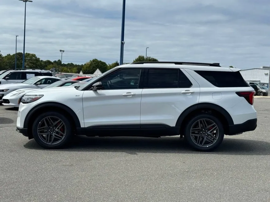 2025 Ford Explorer ST-Line photo 1