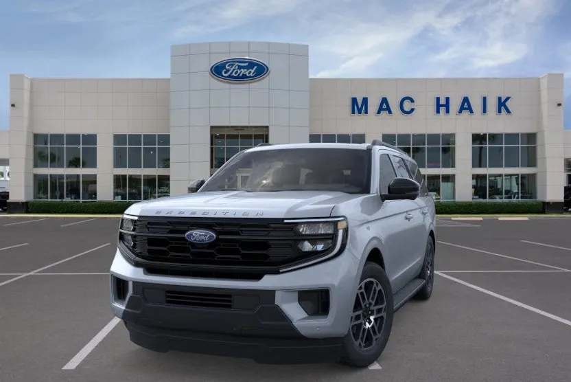 2025 Ford Expedition photo 1