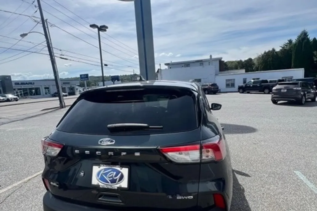 2022 Ford Escape SEL photo 1
