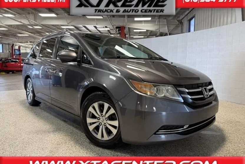 2016 Honda Odyssey SE photo 1