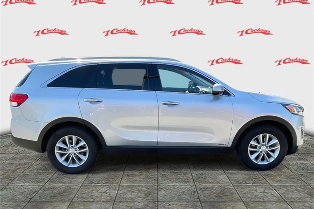 2017 Kia Sorento LX photo 1
