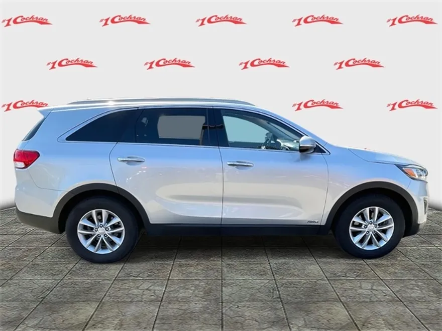 2017 Kia Sorento LX photo 1