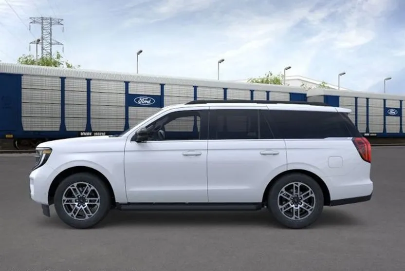 2025 Ford Expedition photo 1