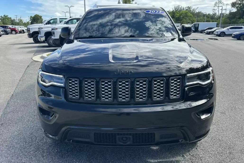 2022 Jeep Grand Cherokee Laredo X photo 1
