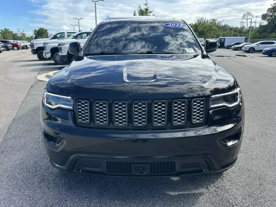 2022 Jeep Grand Cherokee Laredo X photo 1