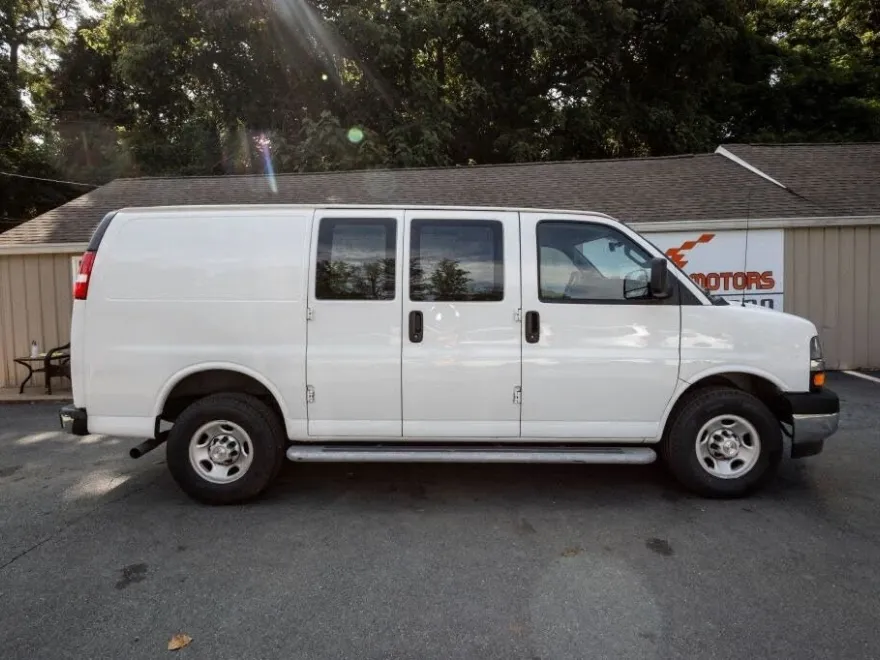 2023 Chevrolet Express Cargo 2500 photo 1