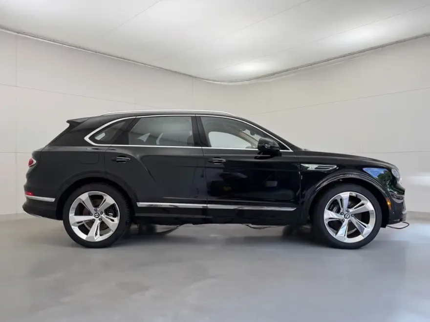 2024 Bentley Bentayga Hybrid Base photo 1
