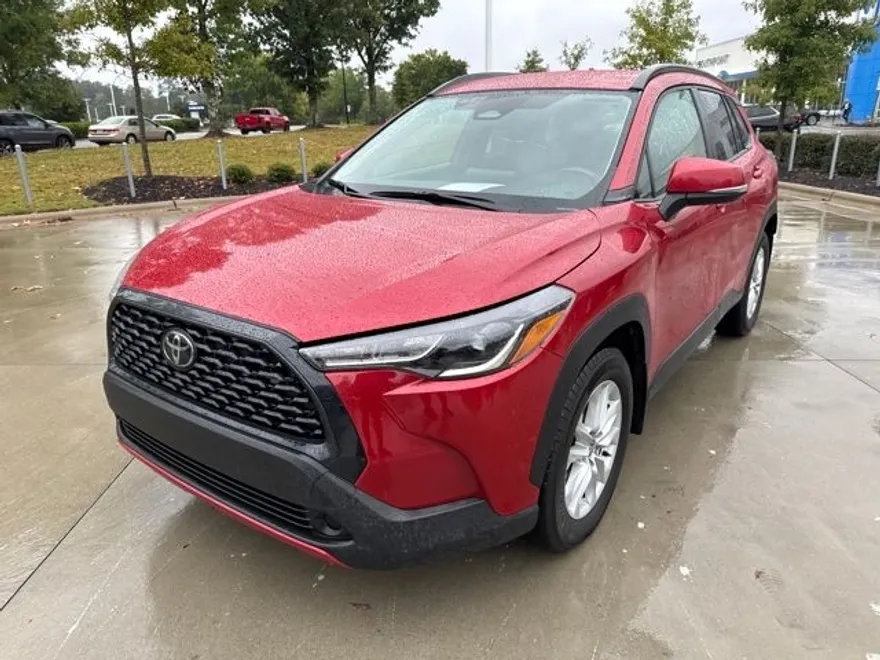 2024 Toyota Corolla Cross LE photo 1