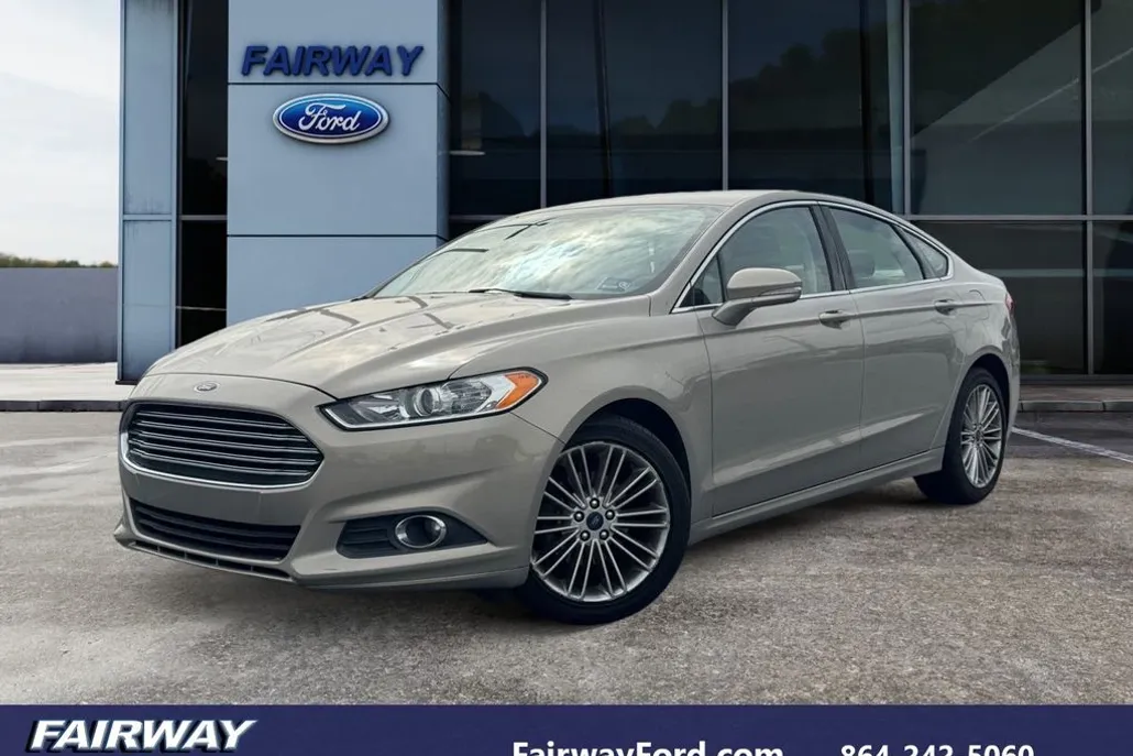 2015 Ford Fusion SE photo 1