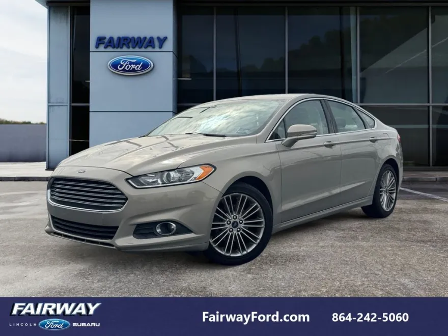 2015 Ford Fusion SE photo 1