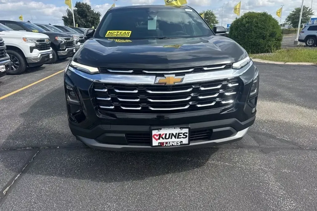 2026 Chevrolet Equinox LT photo 1