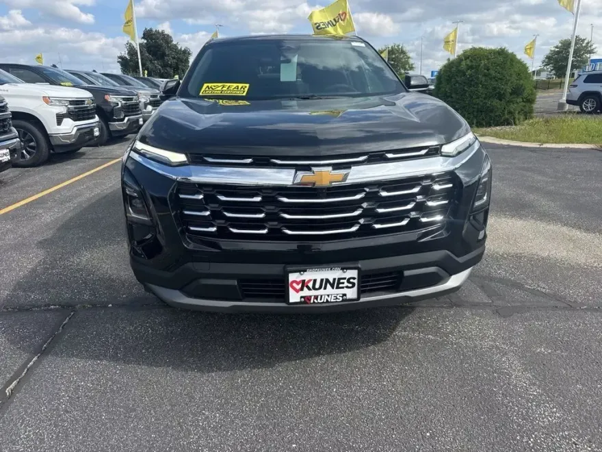 2026 Chevrolet Equinox LT photo 1