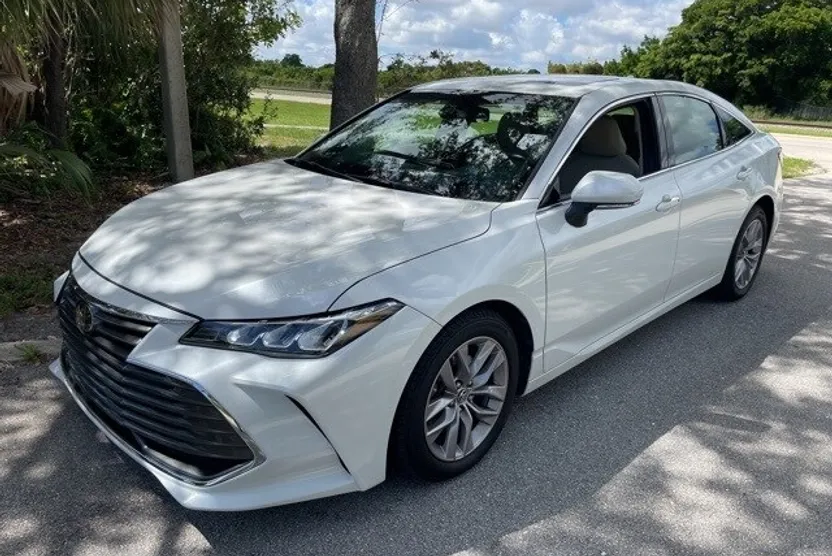 2019 Toyota Avalon XLE photo 1
