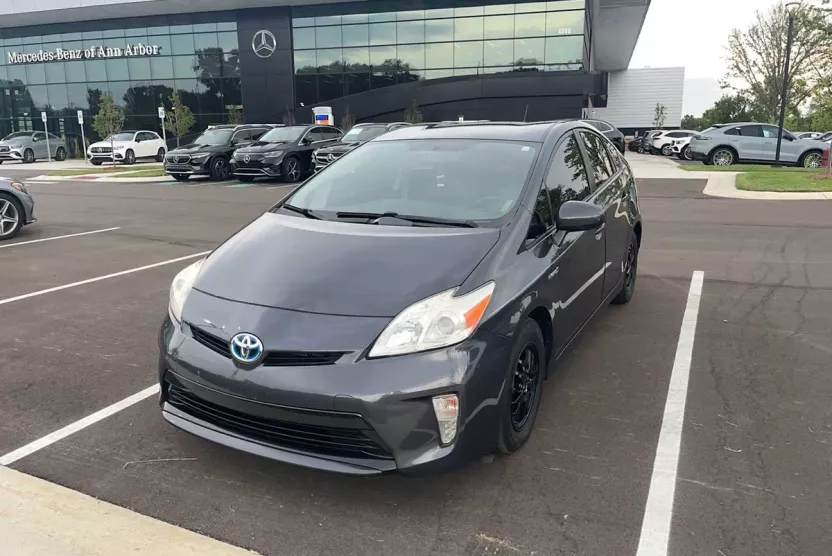 2012 Toyota Prius Two photo 1