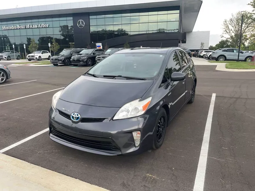 2012 Toyota Prius Two photo 1