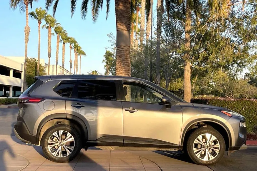 2023 Nissan Rogue SV photo 1
