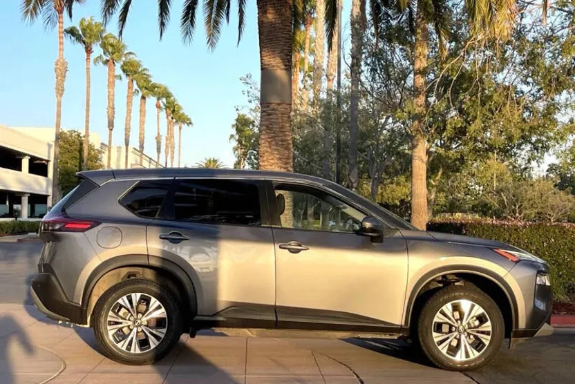 2023 Nissan Rogue SV photo 1