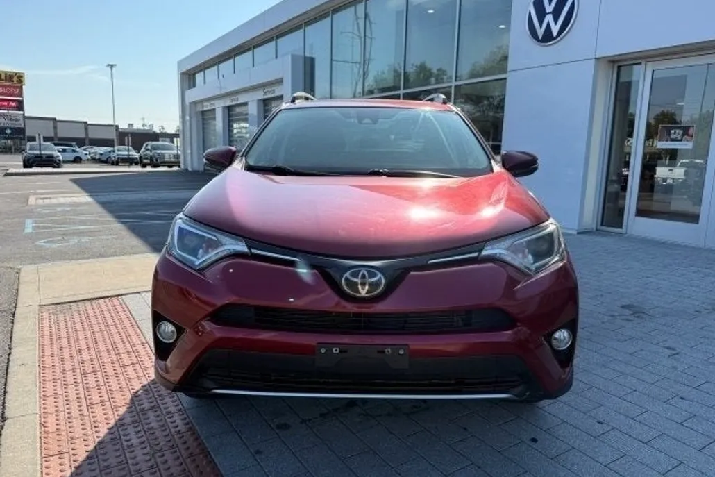 2018 Toyota RAV4 XLE photo 1
