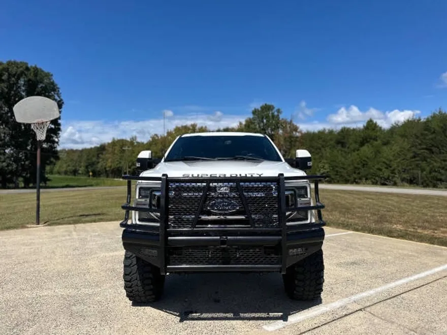 2022 Ford F-250 Lariat photo 1