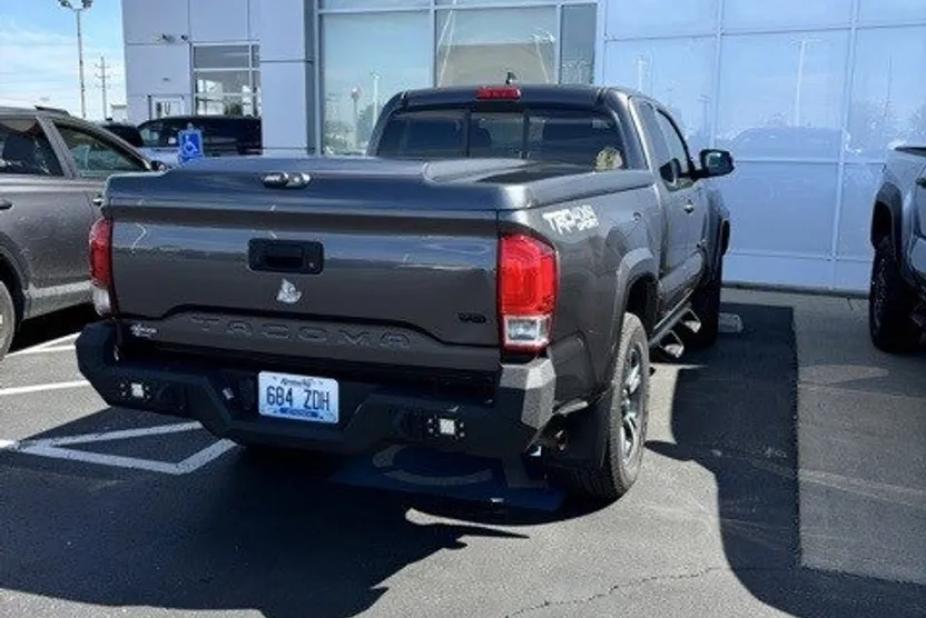 2019 Toyota Tacoma 4x4 photo 1