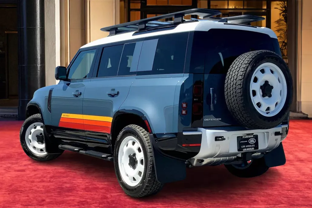 2025 Land Rover Defender 110 S photo 1