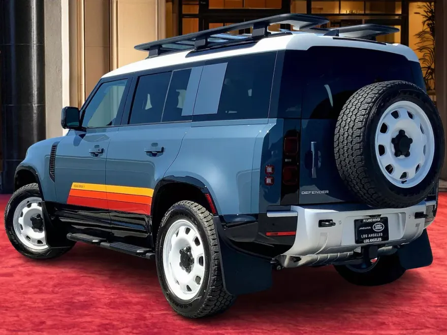 2025 Land Rover Defender 110 S photo 1