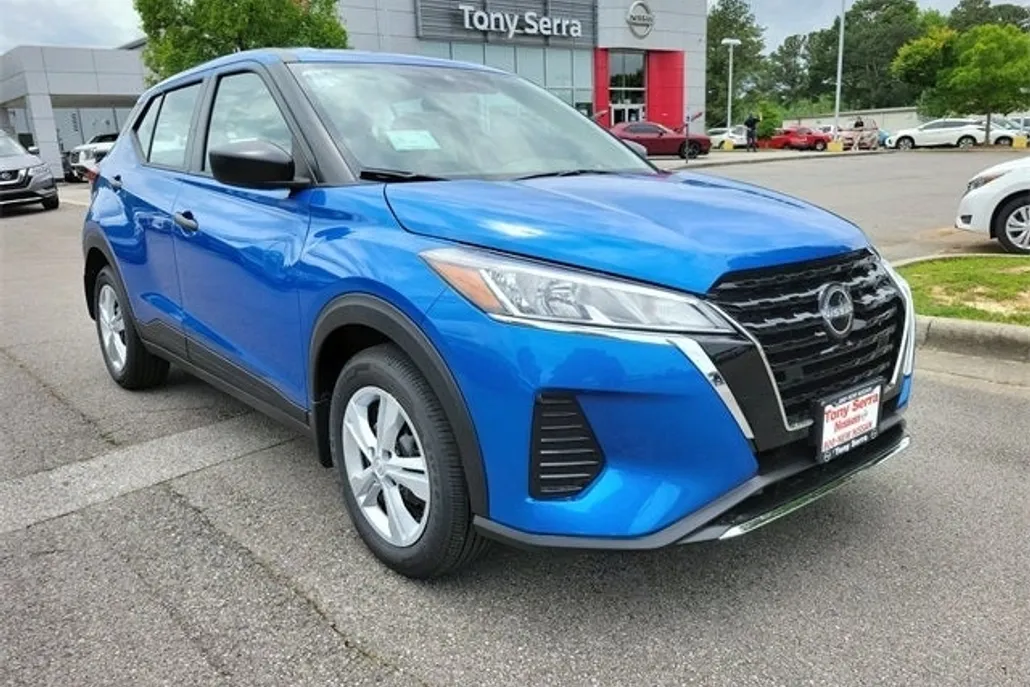 2025 Nissan Kicks Play S photo 1