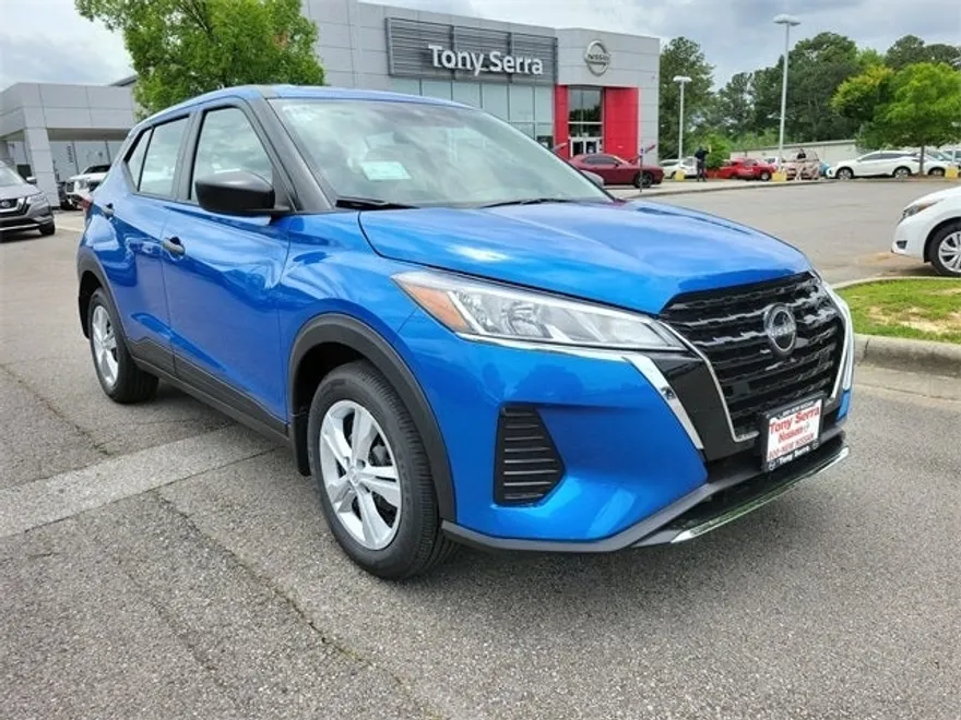 2025 Nissan Kicks Play S photo 1