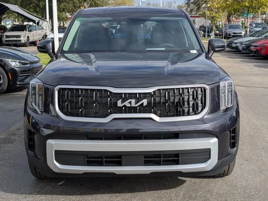 2025 Kia Telluride LX photo 1
