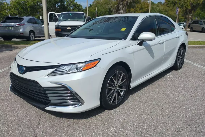 2023 Toyota Camry Hybrid XLE photo 1
