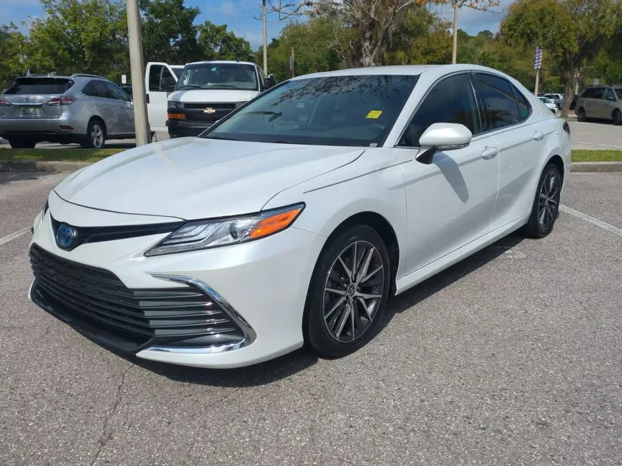 2023 Toyota Camry Hybrid XLE photo 1