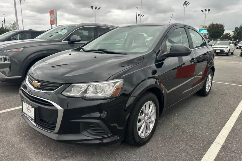 2018 Chevrolet Sonic LT photo 1