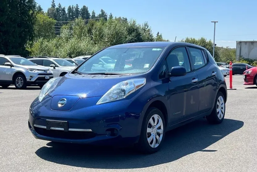 2017 Nissan Leaf S photo 1