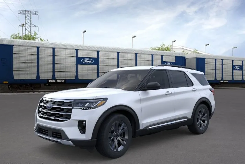 2025 Ford Explorer photo 1